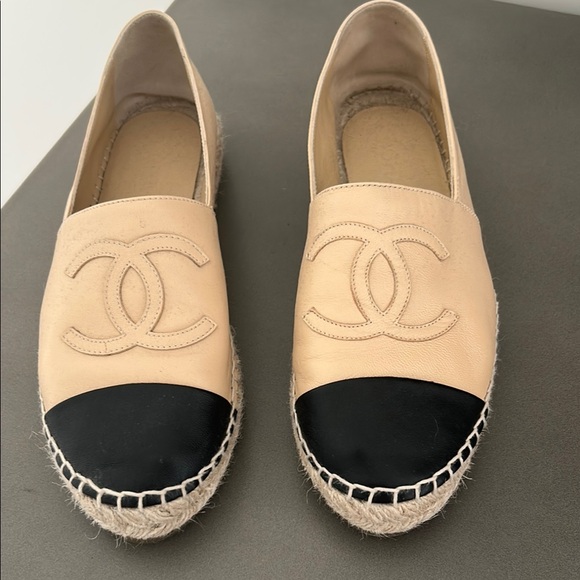 AUTHENTIC Chanel Beige and Black Espadrille Flats - Picture 1 of 7